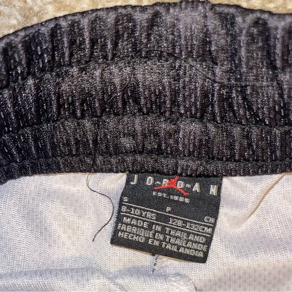 Kids Jordan Shorts - Picture 3 of 3